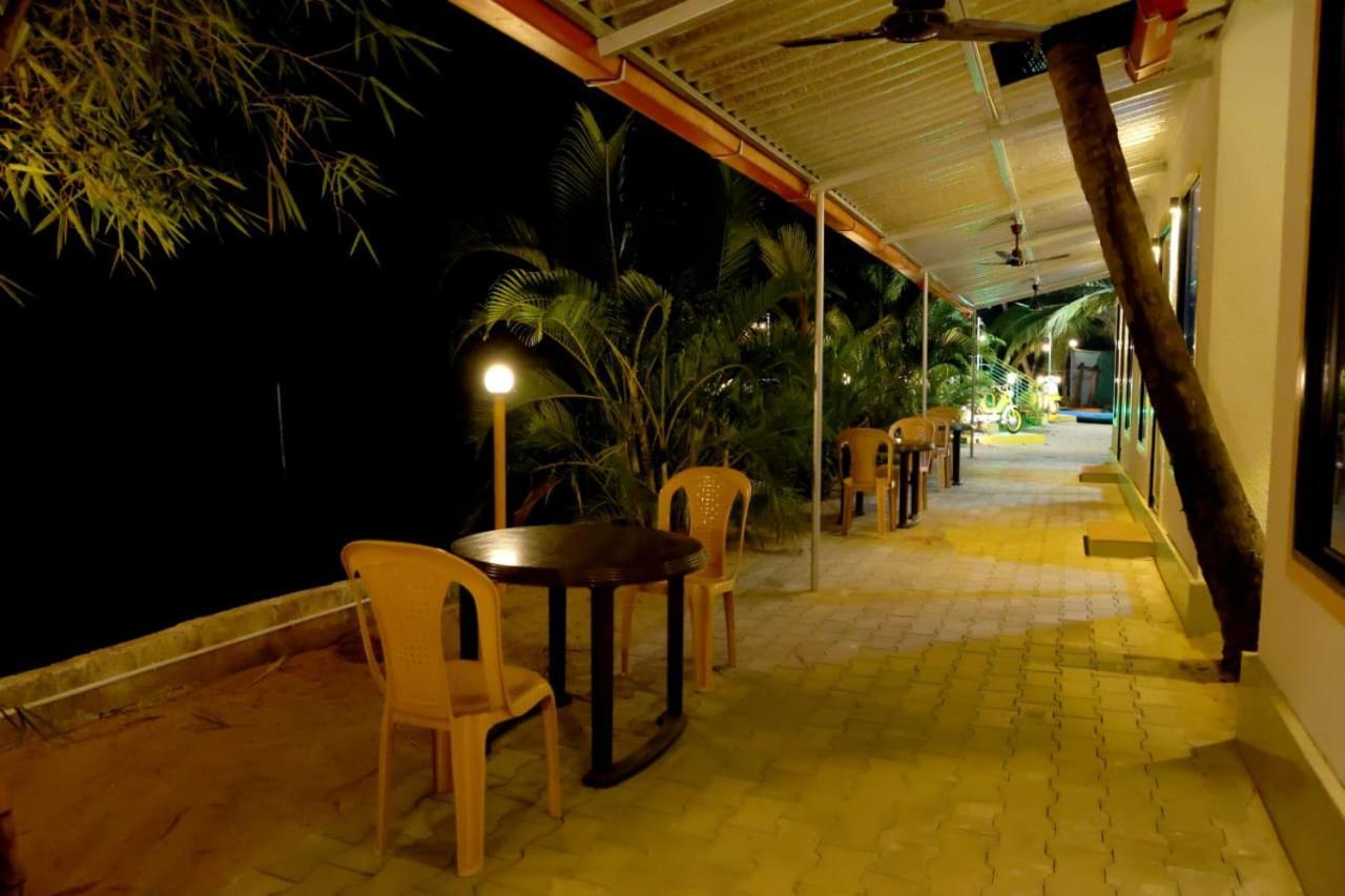 Hangout Kalyānpur Exterior foto